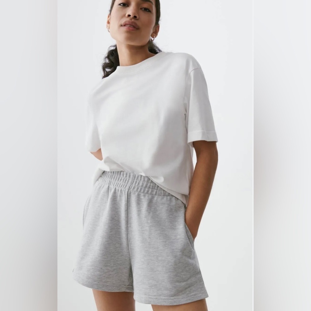 Ginatricot gray sweat shorts  XS